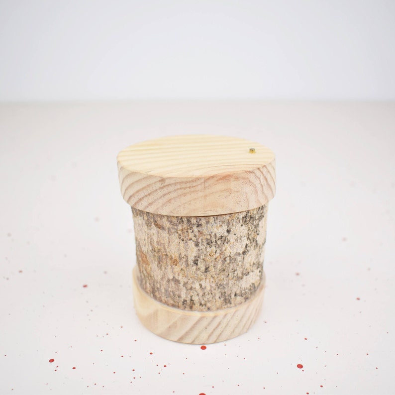 Wooden box Tree branch gifts or various valuable items. Ideal for storing alliances