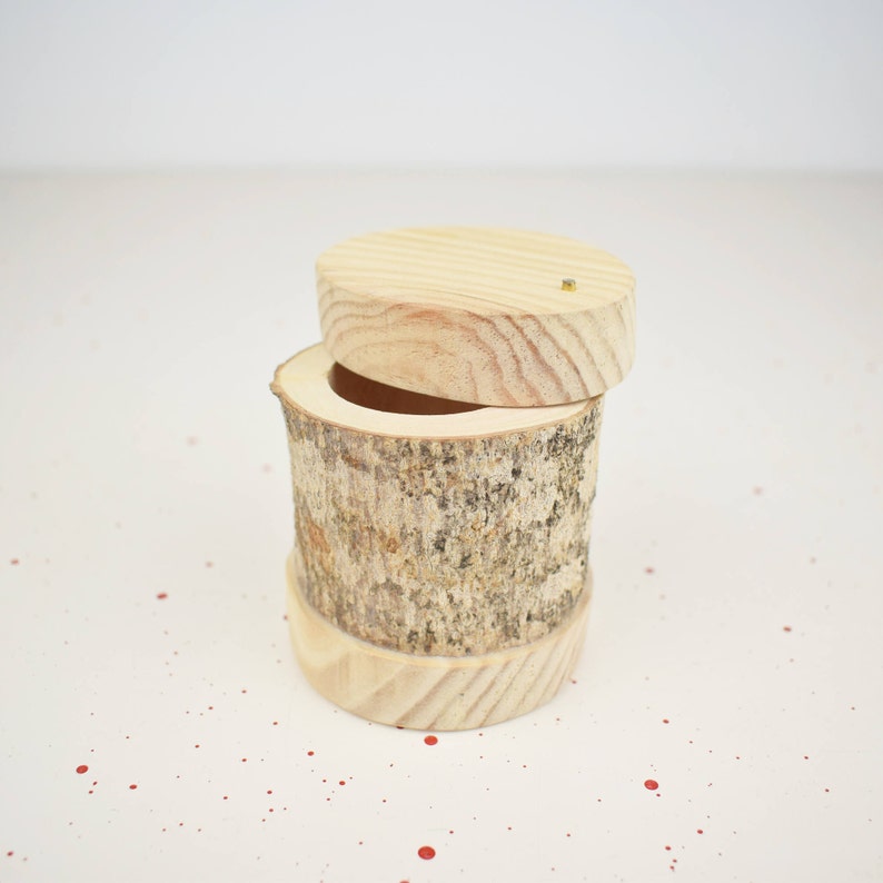 Wooden box Tree branch gifts or various valuable items. Ideal for storing alliances