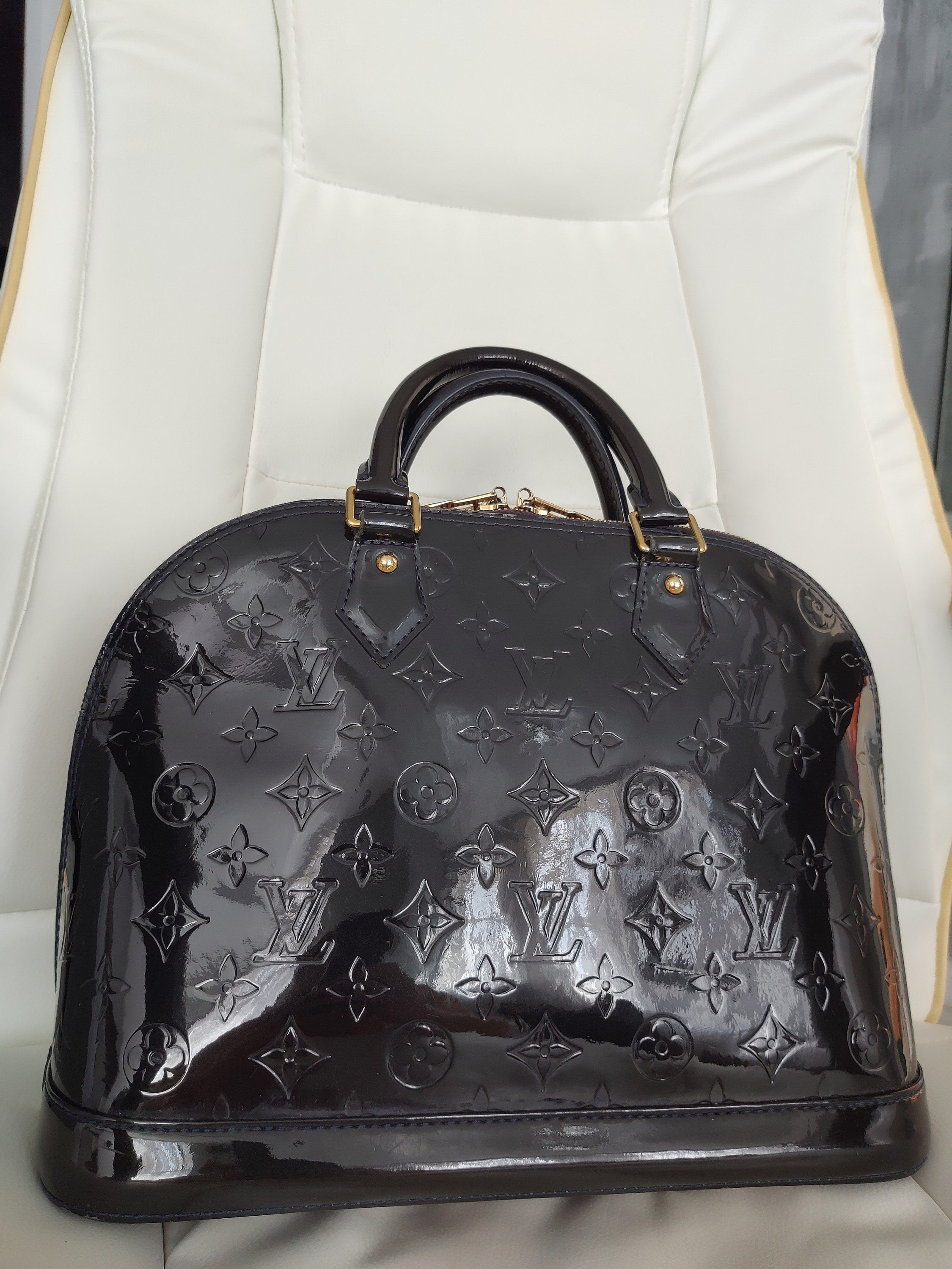 Louis Vuitton, Bags, Authentic Louis Vuitton Black Epi Leather Buci Bag