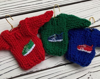 Sneakerornament, op maat gemaakt minitruiornament met tennisschoenapplicatie