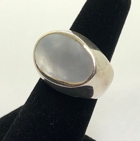 Mother of Pearl Shell Silver Ring | Ring Size 7 - image 4