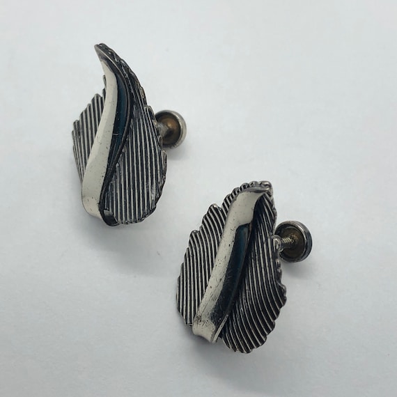 DANECRAFT Sterling Silver Leaf Screwback Earrings - image 1