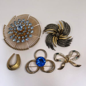 Vintage Vogue Brooch - Etsy