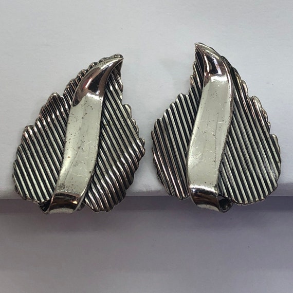 DANECRAFT Sterling Silver Leaf Screwback Earrings - image 3