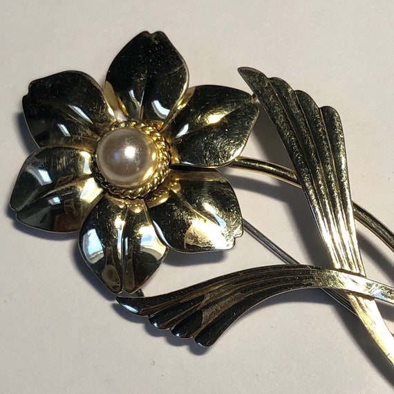 SYMMETALIC Sterling Silver Flower Faux Pearl Brooc