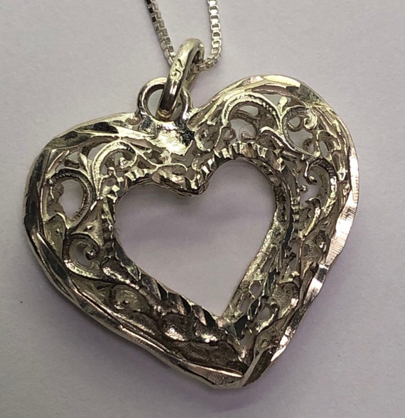 Beautiful Sterling Silver Ornate Heart Necklace - image 10
