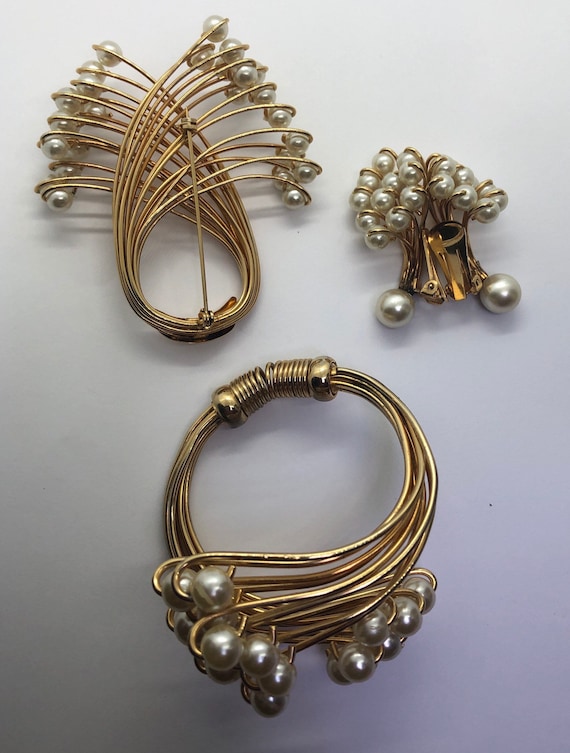 Vintage Faux Pearl Jewelry Suite, Faux Pearl Brac… - image 10