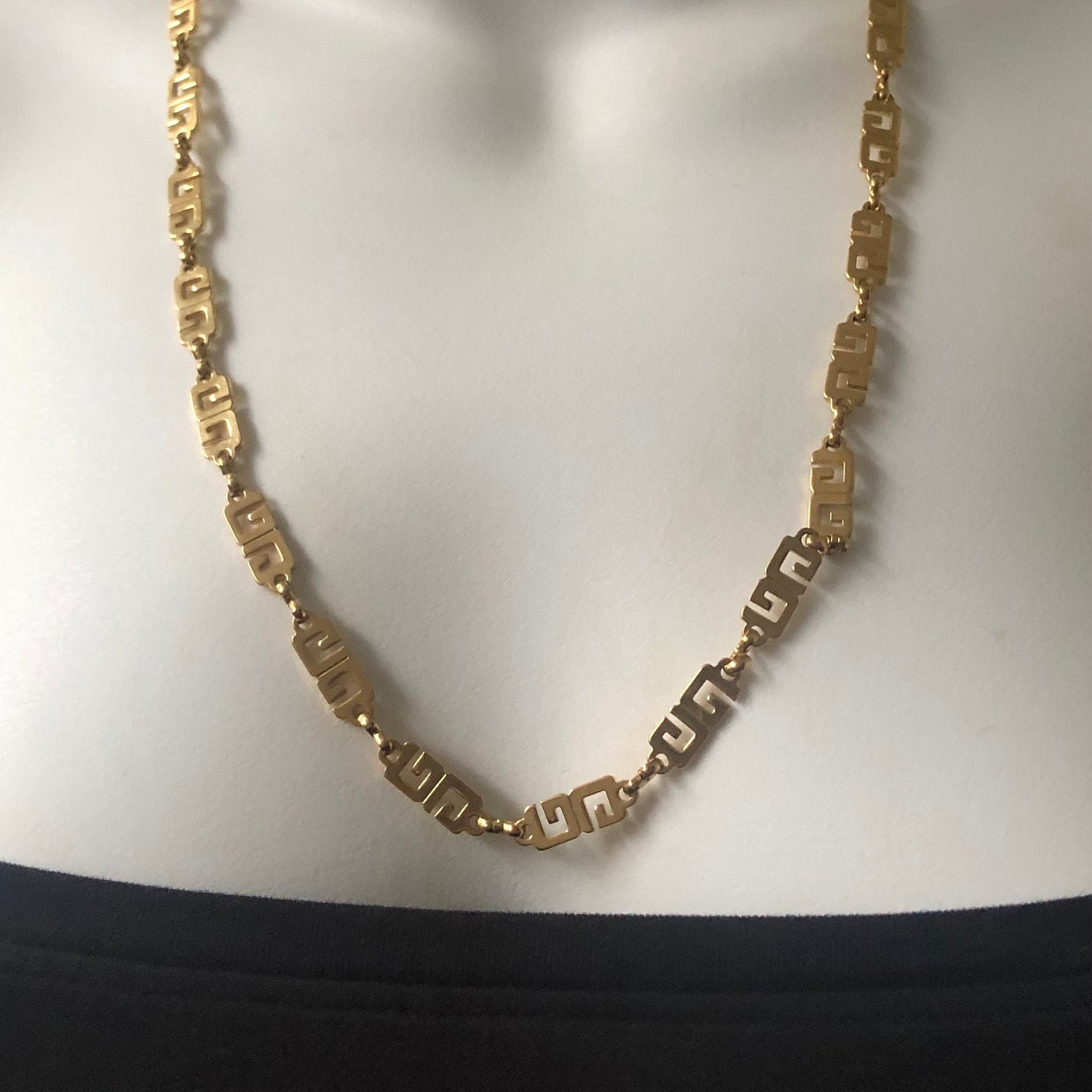 アクセサリー Vintage GIVENCHY logo gold necklace Vintage GIVENCHY LOGO Gold Plated Necklace, 23” L - Etsy