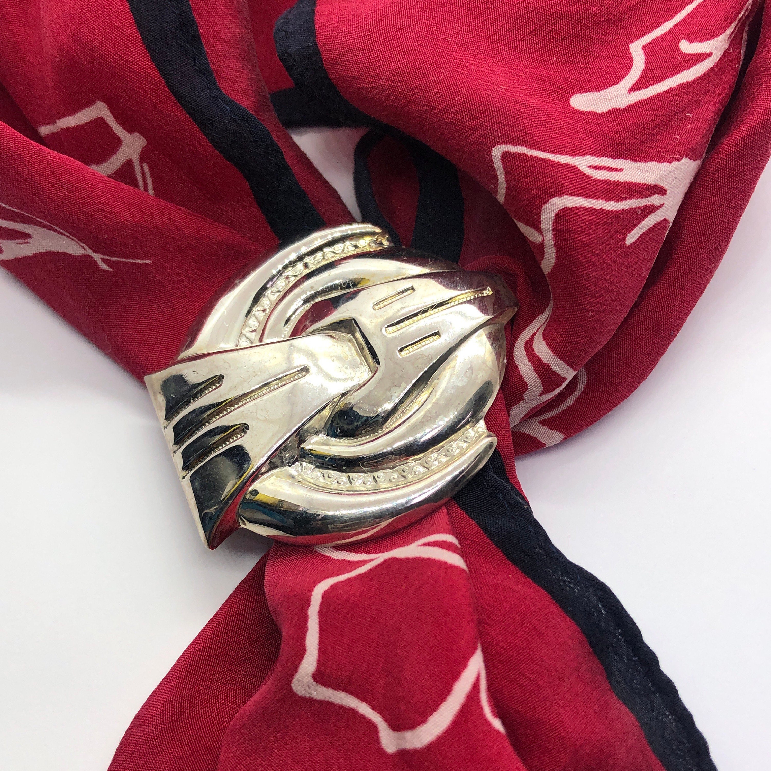 Factory Manufacturer Custom Scarf Clips Elegant Fashion 3D Metal Soft  Enamel Silver Scarf Ring Clip for Ladies Women - China Scarf Clip and Scarf  Clip for Sale price