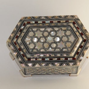 Amazing Egyptian Handmade Jewelry Box Beech wood with inlaid Mother of Pearl 4