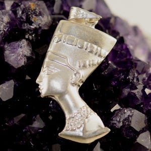 925 Sterling Silver pendant or gold plated Double side Nefertiti . From Egypt with love brought to you from old Cairo by full details