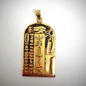 18k erstaunliche königliche Götter Kartusche aus solidem Gold -Erhältlich in Hieroglyphic, Arabisch oder Englisch Letters. Handgefertigt in unserer alten Werkstatt in Kairo