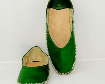 Sandálias rasteiras de couro cor camelo, modelo exclusivo feito à mão para mulheres. Desfrute de relaxamento e conforto. Diretamente do Egito.