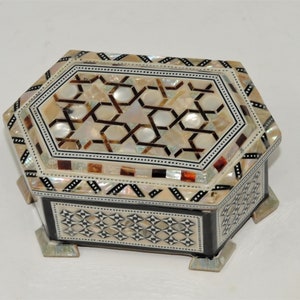 Amazing Egyptian Handmade Jewelry Box Beech wood with inlaid Mother of Pearl 2