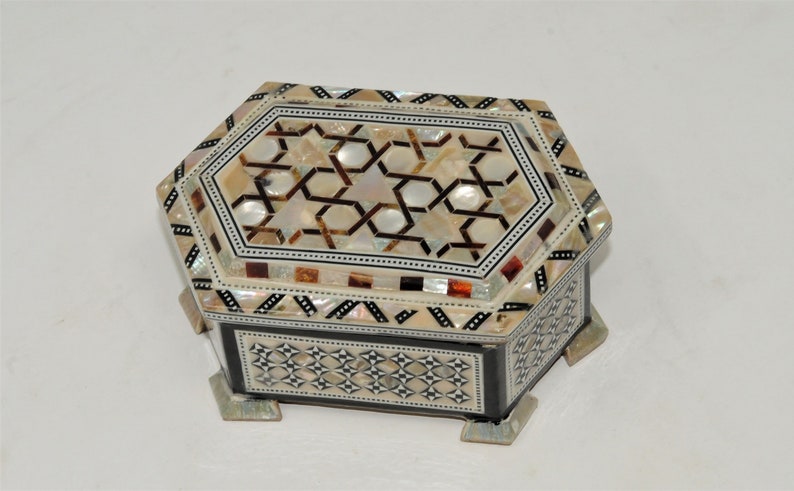 Amazing Egyptian Handmade Jewelry Box Beech wood with inlaid Mother of Pearl 2