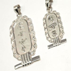 Magnifique cartouche en argent sterling 925 estampée avec symboles pharaoniques égyptiens faits à la main dans notre atelier vintage fabriqué par des artisans