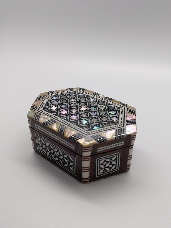Amazing Egyptian Handmade Jewelry Box Beech wood with inlaid Mother of  Pearl X Elegant decoration piece Made in Egypt