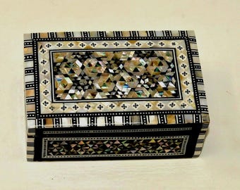 Boîte à bijoux faite main - Bois de hêtre avec incrustation de nacre 4,5 x 2,7 pouces. Fabriqué en Egypte par des artisans qualifiés