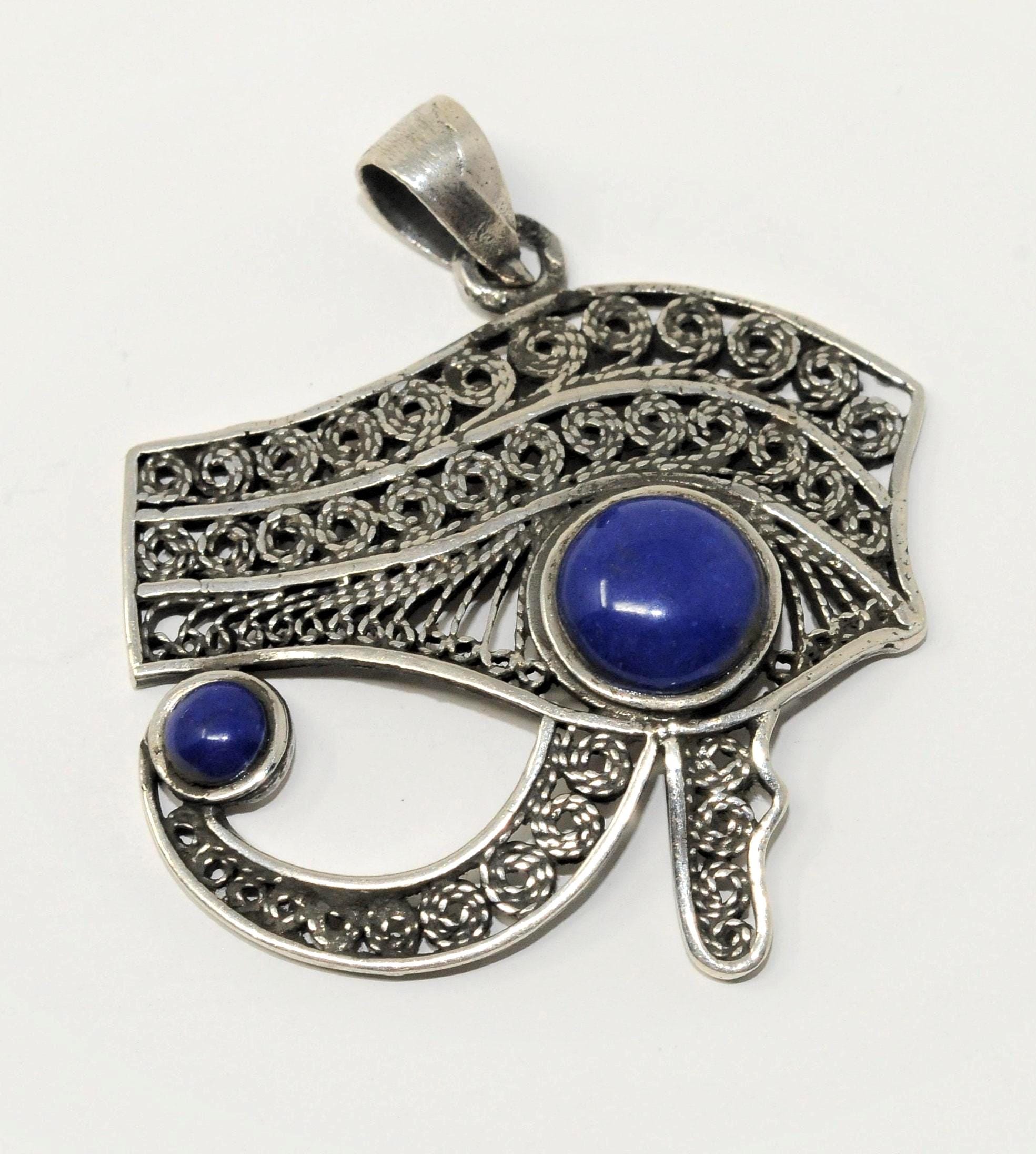 Ciondolo egiziano in argento sterling 925 fatto a mano con l'occhio di Horus. Pietra intarsiata in filigrana realizzata nel nostro antico laboratorio del Cairo. - Italia
