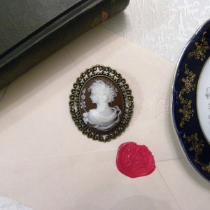 Victorian Lady Brown Cameo Brooch (Bronze) - Greek (Glossy)