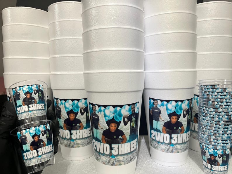 Paquete de regalos de fiesta personalizados / 25 vasos de espuma personalizados y 25 vasos para chupitos / Vasos para cumpleaños, bodas y eventos / Cualquier tema. Agrega tu foto. imagen 4