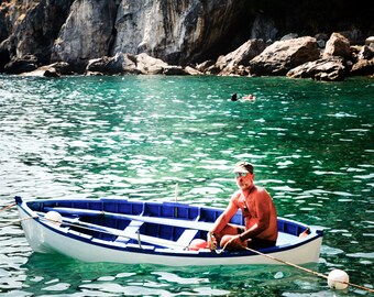 hombre en barco, Positano, Italia 2019.