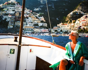 mujer en barco, Positano, Italia 2019.