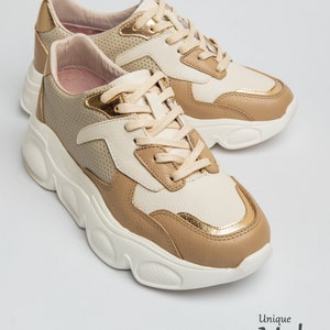 Women&#39;s Leather Casual Sneakers