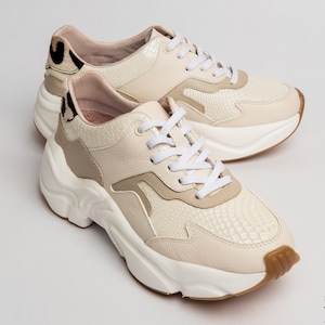 Women&#39;s Leather Casual Sneakers