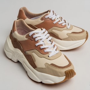 Women&#39;s Leather Casual Sneakers
