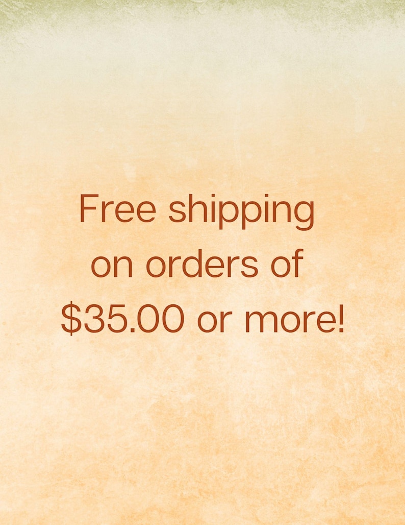 Puede incluir: Texto marr&oacute;n oscuro sobre un fondo texturizado marr&oacute;n claro: "&iexcl;Env&iacute;o gratuito en pedidos de $35.00 o m&aacute;s!" El fondo tiene un degradado de marr&oacute;n claro a verde claro.