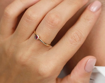 Natürlicher Rubin Ring, 14K Gold Lünette Set, handgefertigt