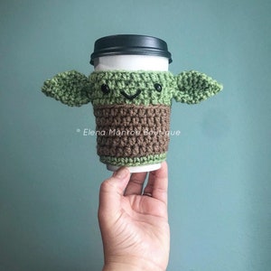 Alien coffee cozy, Yod cup cozy, crochet alien , baby alien cup cozy, Coffee cup cozy, baby alien drink sleeve, beer cozy, can sleeve, gift