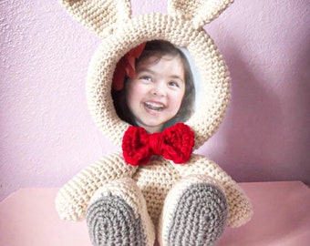 Crochet bunny photo frame, easter picture frame, bunny picture frame, easter decor, easter photo frame, kids picture frame, crochet bunny