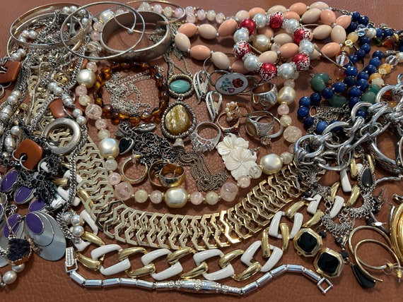 Huge lot of necklaces, earrings, bracelets and ri… - image 1