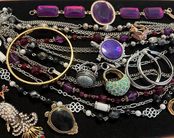 Lot of 16 Pieces of Vintage Jewelry in Good Used Condition
