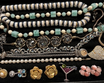 Lot of 20 Pieces of Vintage Jewelry Mixed Lot Repair