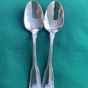 2 cucharas de té de acero inoxidable Towle Boston Shell