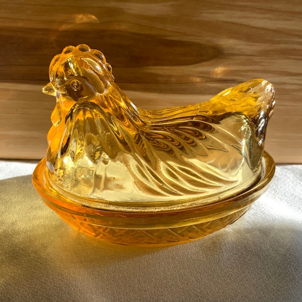 Vintage Hen On Nest Covered Chicken Dish Honey Amber Indiana Glass Basket Weave Nest Trinket Ring Stash Box 4.5 Inches (11.4 cm)