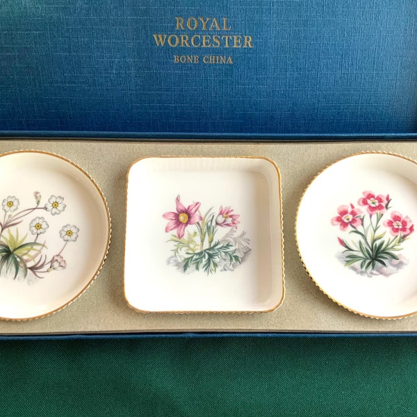 Bone China Coaster Set Of 3 Boxed Royal Worcester Vintage Floral Home Decor Trinket Dishes Butter Pat Serving Dishes Small White & Gold Trim