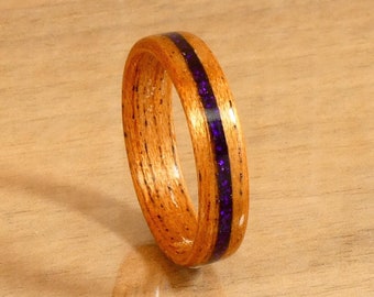 Bague en bois d'acajou et paillettes violettes personnalisée - Alliance pour couple pour lui, pour elle - Anneau de demande fait main