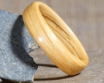Bague en bois de chêne à personnaliser - Alliance pour lui, pour elle - Anneau de fiançailles fait main en bois personnalisable