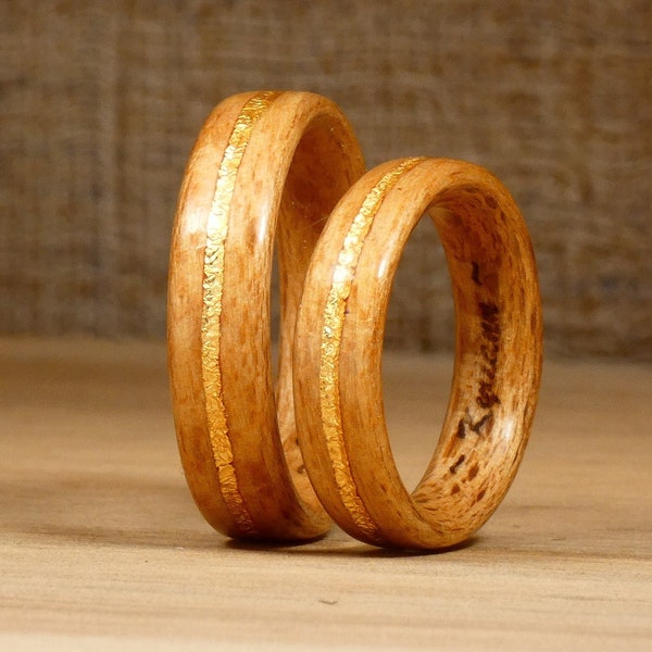 Couple d'alliance bois de hêtre et or - Une bague originale pour le couple, pour lui, pour elle - un anneau de mariage fait main en France