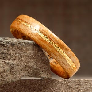 Castaño y pan de oro - un anillo de bodas de madera para la pareja - Un anillo original y natural - Símbolo de unión con la naturaleza