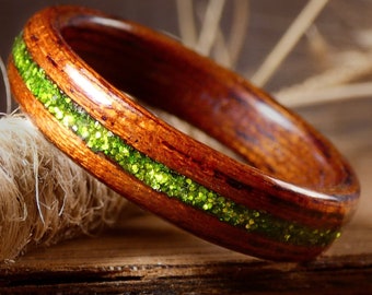 Bague en bois verte d'acajou à personnaliser - Alliance pour lui, pour elle - Anneau de fiançailles fait main en bois personnalisable