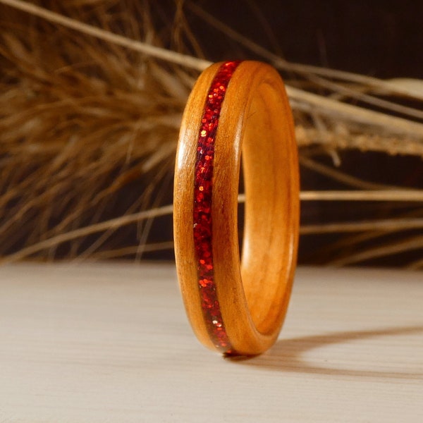 Bague en bois et paillettes rouge rubis à personnaliser - Alliance pour lui, pour elle - Anneau de demande fait main en bois