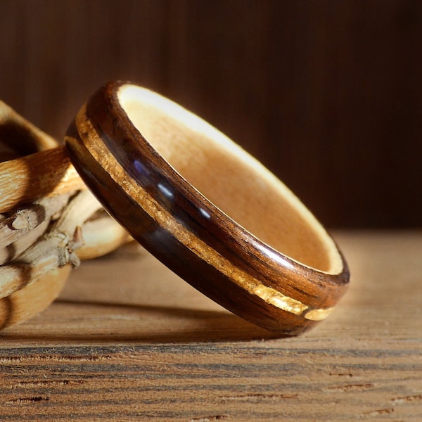 Bague or et bois d'ébène - Une bague en bois pour lui ou pour elle - Fait à la main en France !