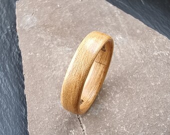 Bague en bois de châtaignier à personnaliser - Alliance pour lui, pour elle - Anneau de fiançailles fait main en bois personnalisable