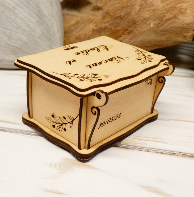 Boîte de bague en bois écrin pour 2 alliances à personnaliser en bois fait main en France image 8