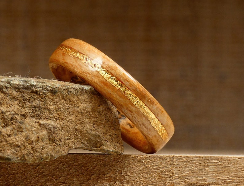 Alliance bois et or bois de hêtre Une bague originale pour le couple, pour lui, pour elle Ou comme cadeau de noces de bois image 1